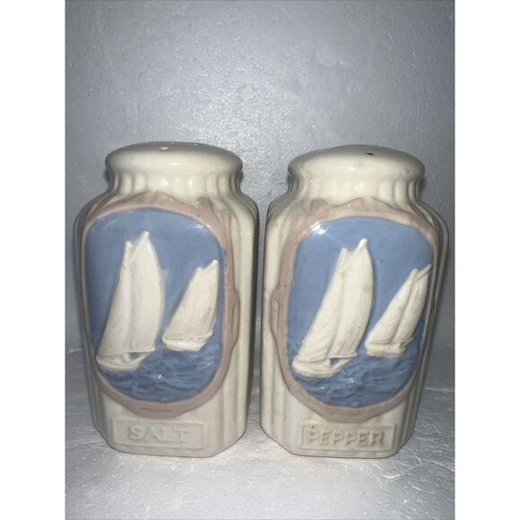 VINTAGE SAILBOAT SALT & PEPPER SHAKERS WHITE NAUTICAL SHIP BOAT SAIL JAPAN - Picture 1 of 6